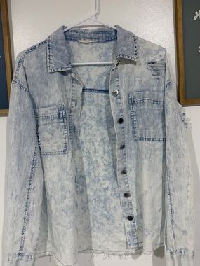 Mystree light wash women’s button down